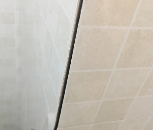 左权瓷砖空鼓维修公司分享阳台瓷砖脱落的修复过程可以分为以下几个步骤
