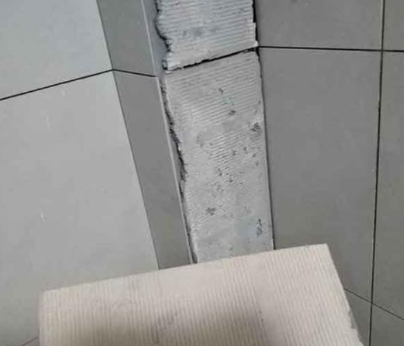 左权瓷砖空鼓维修公司分享下厨房瓷砖脱落的补救措施。